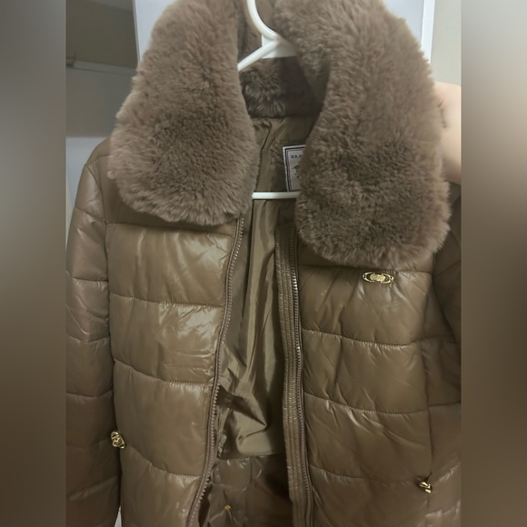 I’m selling that US Polo Women Jacket. Brown, EU 38 size, never used. - Picture 1 of 4